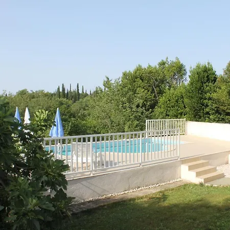 شقة Peric Čilipi